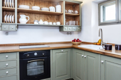 Kuchyňu majitelia vybudovali z pôvodnej komory. na dlážke možno obdivovať nádherné cementové dlaždice