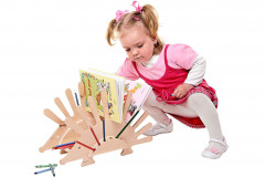 Drevený zásobník Ježko Apina na písacie potreby a knihy, cena 15 eur, www.fl er.sk