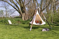 Exotické závesné odpočívadlá ako domáce hniezdočka. Autori sa vraj inšpirovali vtáčími hniezdami, na ktoré naďabili pri potulkách Mexikom (CACOON)