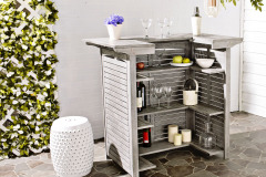 V praktickej vonkajšej skrinke si nájde miesto všetko potrebné na záhradnú párty
